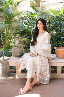 Mawra Hocane feet photo thumbnail