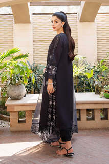 Mawra Hocane feet photo thumbnail