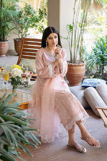 Mawra Hocane feet photo thumbnail