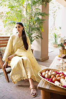 Mawra Hocane feet photo thumbnail