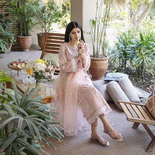 Mawra Hocane feet photo thumbnail