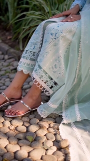 Mawra Hocane feet photo thumbnail