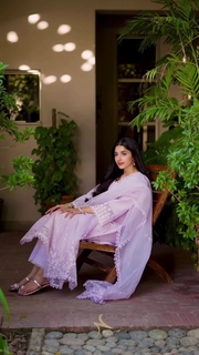 Mawra Hocane feet photo thumbnail