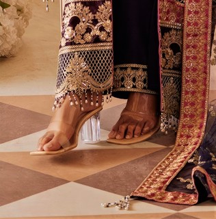 Mawra Hocane feet photo thumbnail