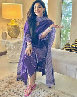 Mawra Hocane feet photo thumbnail
