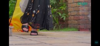 Mawra Hocane feet photo thumbnail
