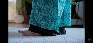 Mawra Hocane feet photo thumbnail