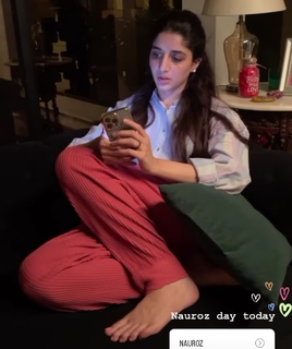 Mawra Hocane feet photo thumbnail