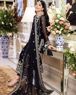 Mawra Hocane feet photo thumbnail