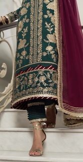 Mawra Hocane feet photo thumbnail