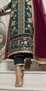 Mawra Hocane feet photo thumbnail