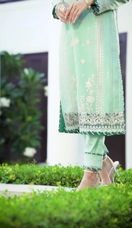 Mawra Hocane feet photo thumbnail