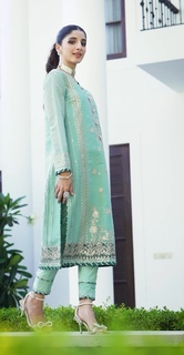 Mawra Hocane feet photo thumbnail