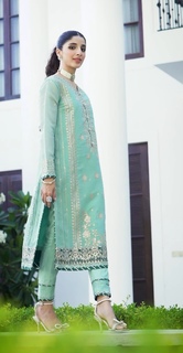 Mawra Hocane feet photo thumbnail