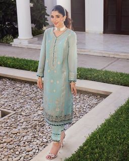 Mawra Hocane feet photo thumbnail