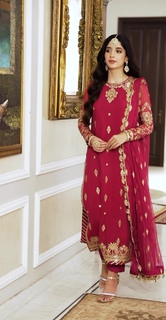 Mawra Hocane feet photo thumbnail