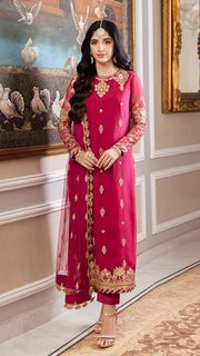 Mawra Hocane feet photo thumbnail