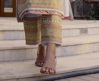 Mawra Hocane feet photo thumbnail