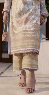 Mawra Hocane feet photo thumbnail