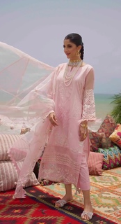 Mawra Hocane feet photo thumbnail