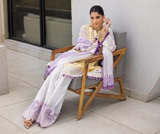 Mawra Hocane feet photo thumbnail