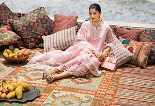 Mawra Hocane feet photo thumbnail