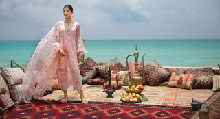 Mawra Hocane feet photo thumbnail