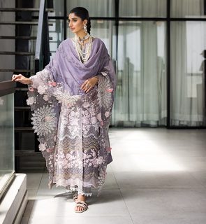 Mawra Hocane feet photo thumbnail