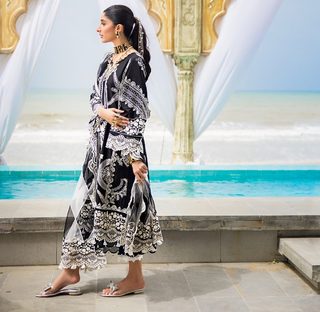 Mawra Hocane feet photo thumbnail