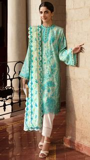 Mawra Hocane feet photo thumbnail