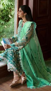 Mawra Hocane feet photo thumbnail