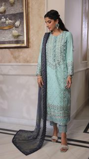 Mawra Hocane feet photo thumbnail