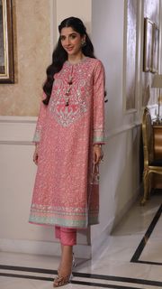 Mawra Hocane feet photo thumbnail