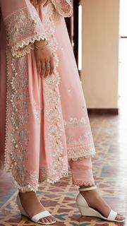 Mawra Hocane feet photo thumbnail