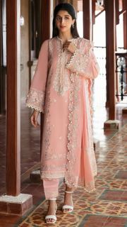 Mawra Hocane feet photo thumbnail