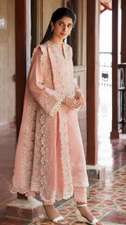 Mawra Hocane feet photo thumbnail