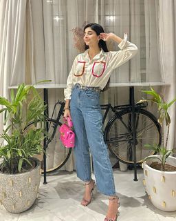 Mawra Hocane feet photo thumbnail