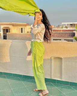 Mawra Hocane feet photo thumbnail