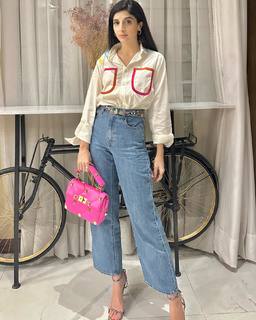 Mawra Hocane feet photo thumbnail