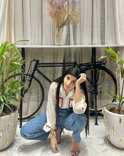 Mawra Hocane feet photo thumbnail