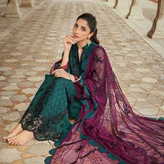 Mawra Hocane feet photo thumbnail