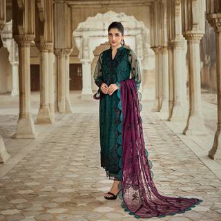 Mawra Hocane feet photo thumbnail