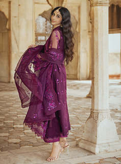 Mawra Hocane feet photo thumbnail