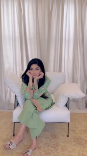 Mawra Hocane feet photo thumbnail