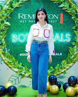 Mawra Hocane feet photo thumbnail