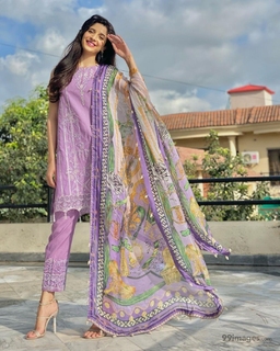 Mawra Hocane feet photo thumbnail