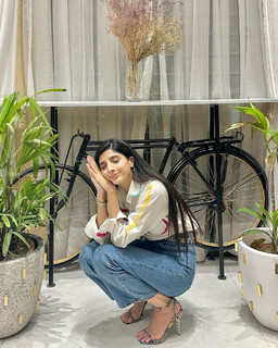 Mawra Hocane feet photo thumbnail