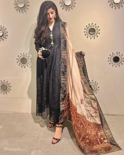 Mawra Hocane feet photo thumbnail