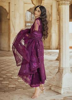 Mawra Hocane feet photo thumbnail