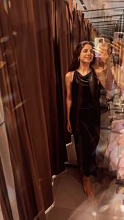 Mawra Hocane feet photo thumbnail